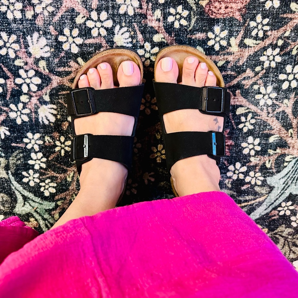 Birkenstock Arizona Soft Footbed Sandals in Black | WIDE WIDTH